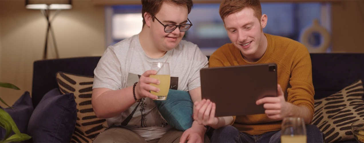 Dechreuwch y sgwrs am y gefnogaeth ariannol sydd ar gael yn yr Alban 